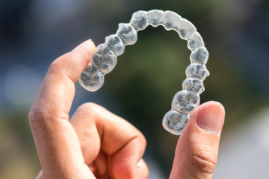 How Can Invisalign Improve Oral Health?
